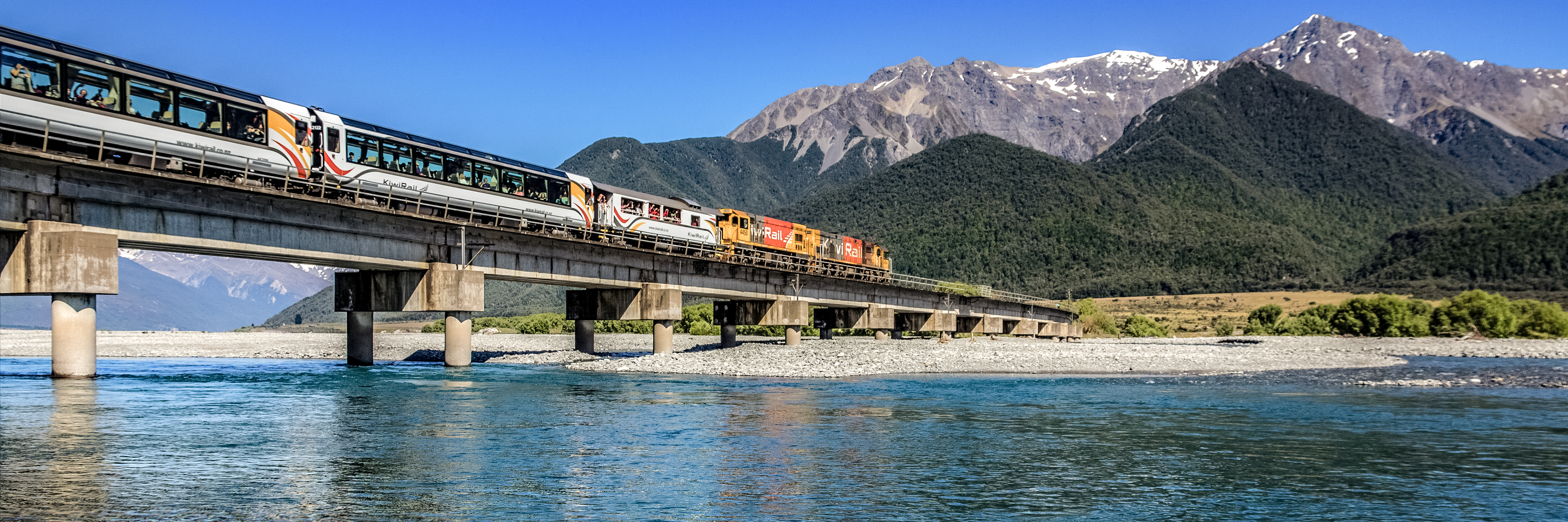 Tranzalpine crossing the Waimakariri river